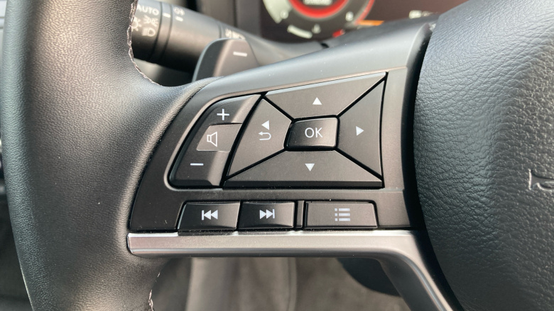 Nissan Juke 1.0 DiG-T N-Connecta 5dr DCT Petrol Hatchback